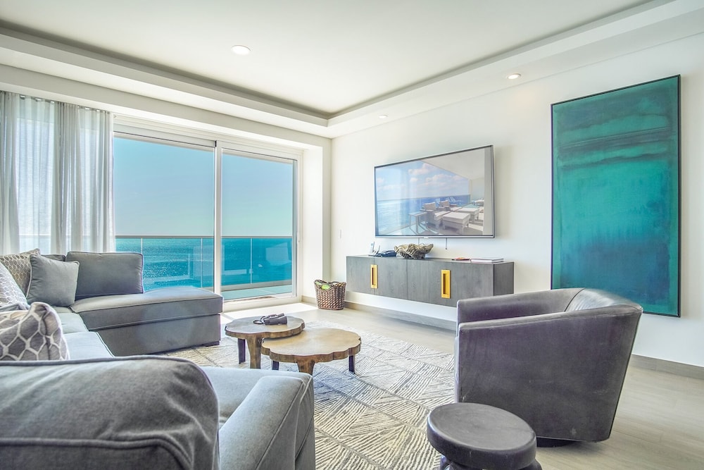 Sensational 2 Bedroom Condominium