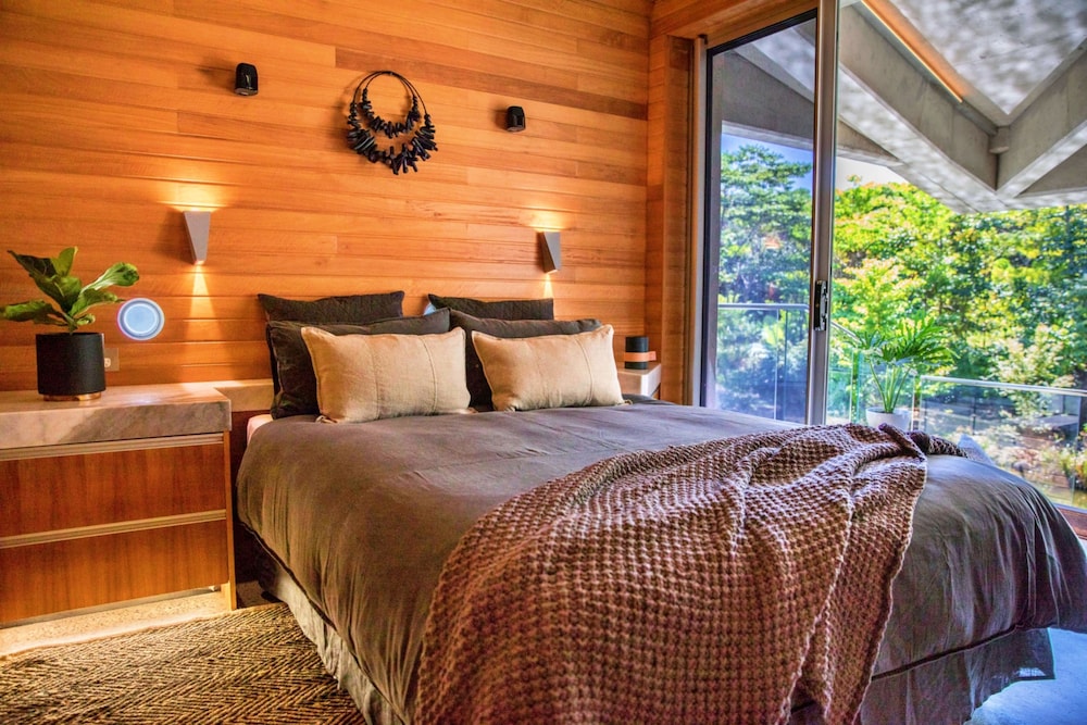 Alkira Award Winning Luxury Holiday Home view 5