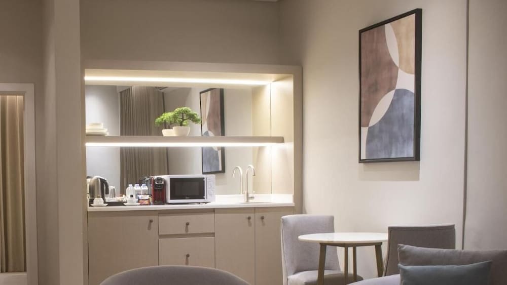 Palm Gate Hotel Suites