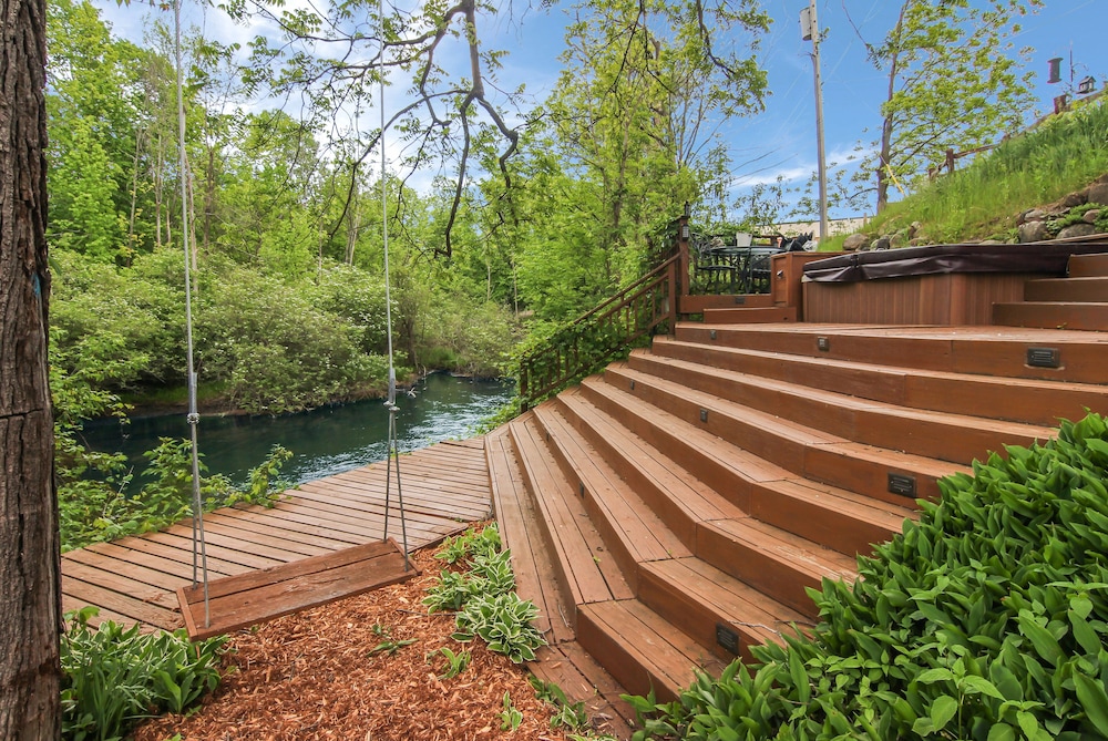 Stone Waters Inn