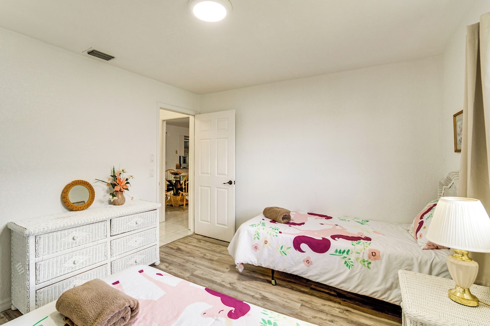 4 Mi to Beach: Canal-front Home in Port Charlotte!