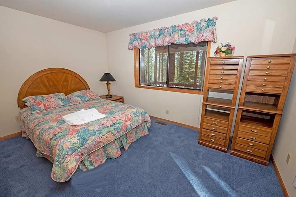 2293 Marshall Trail 4 Bedroom Home by RedAwning view 5