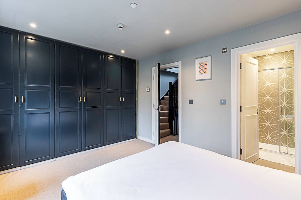 Paradise Row Townhouse view 2