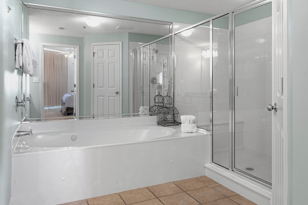 Palacio #202 by Southern Vacation Rentals