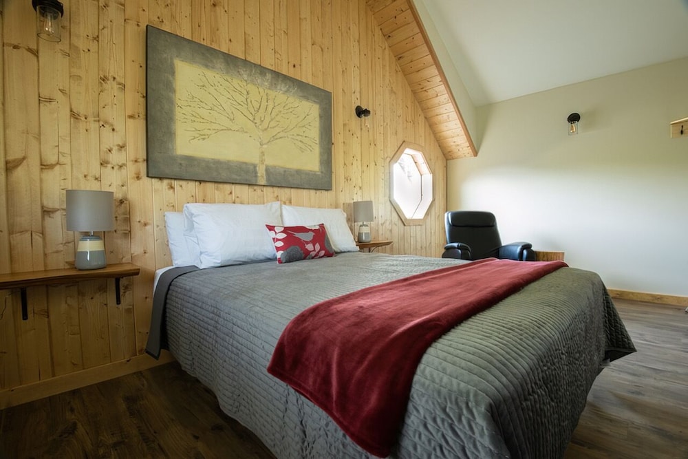 Cabins West - Image 3