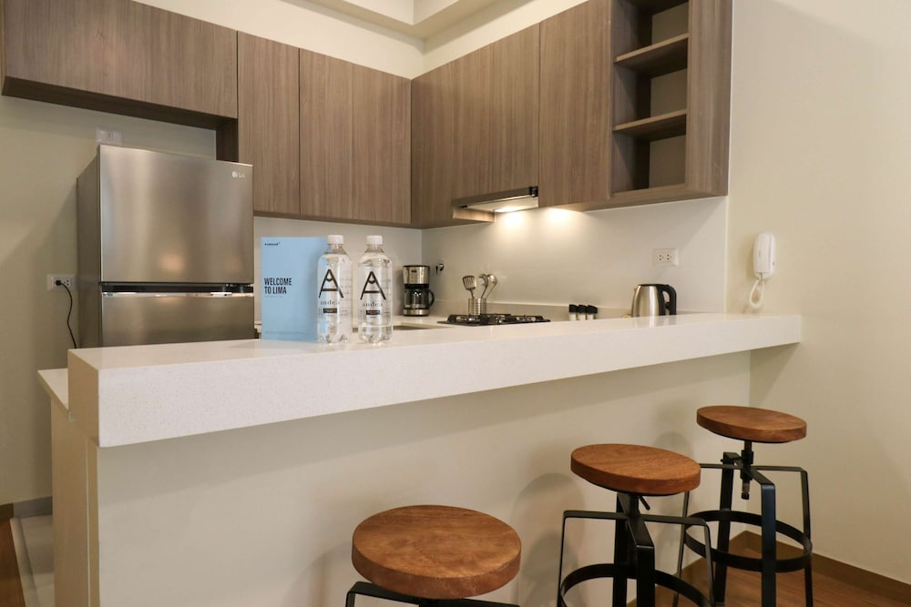 w Beautiful 2BR w Terrace Near Kennedy Park