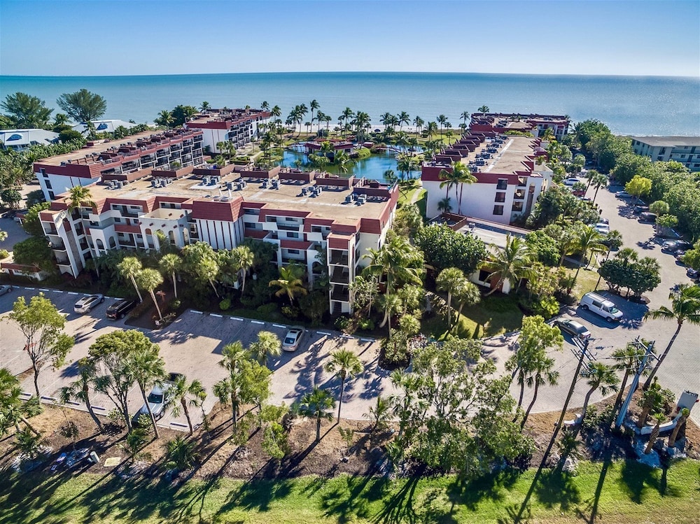 Pointe Santo Condos by Dream Vacation Rentals