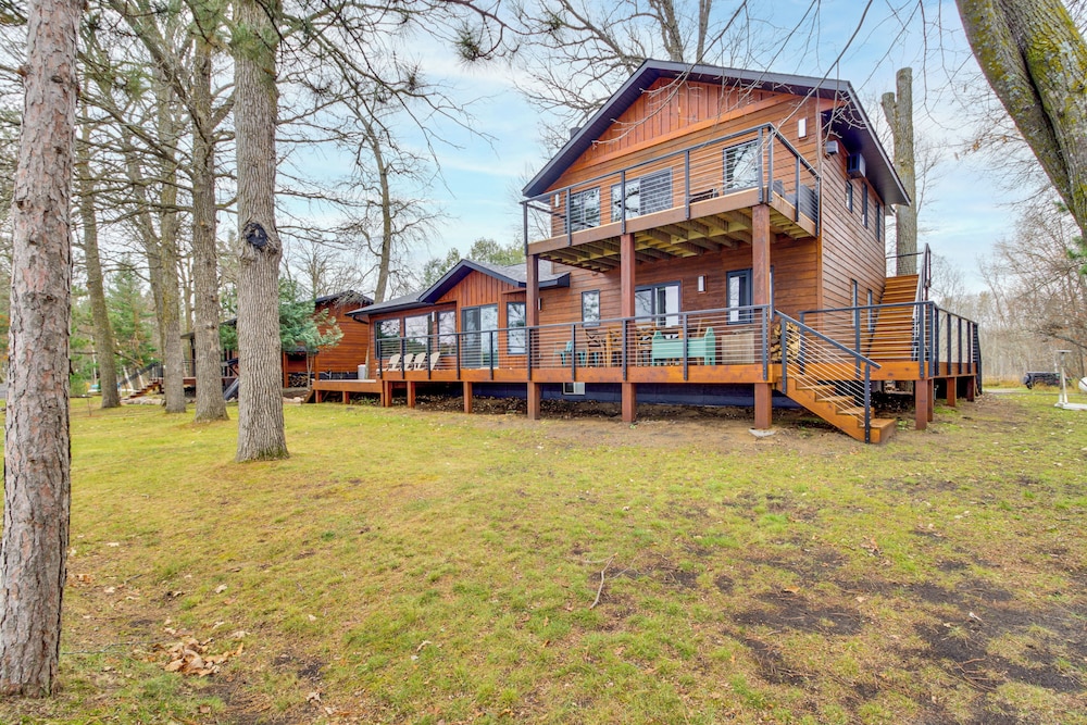 Short Drive to Itasca State Park - Waterfront Home