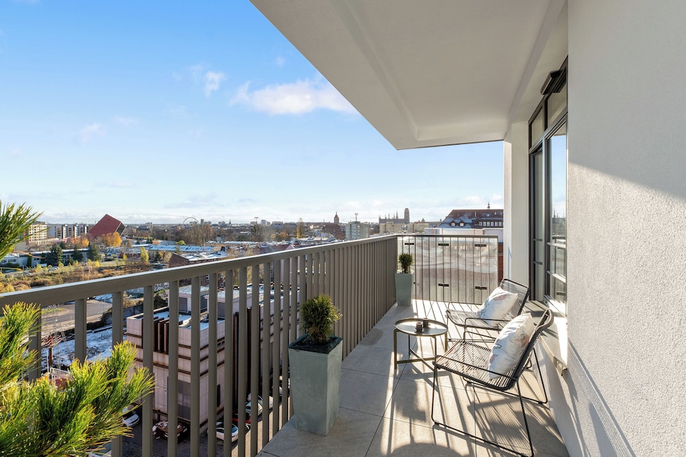 Doki Living - Foodhall & Parking by Downtown Apartments