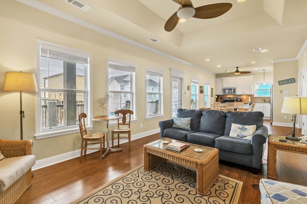 Sea Song 2 Bedroom Home by RedAwning