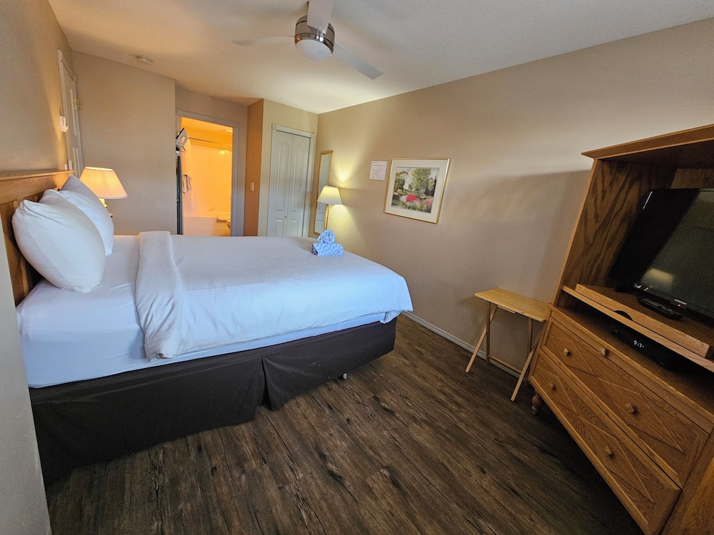 Riverside Way by Fernie Lodging Company