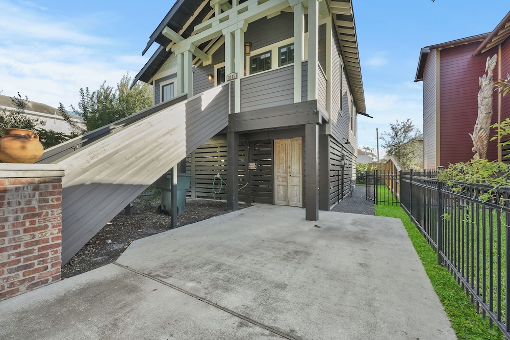 Ebb and Glow Retreat by Ryson Vacation Rentals