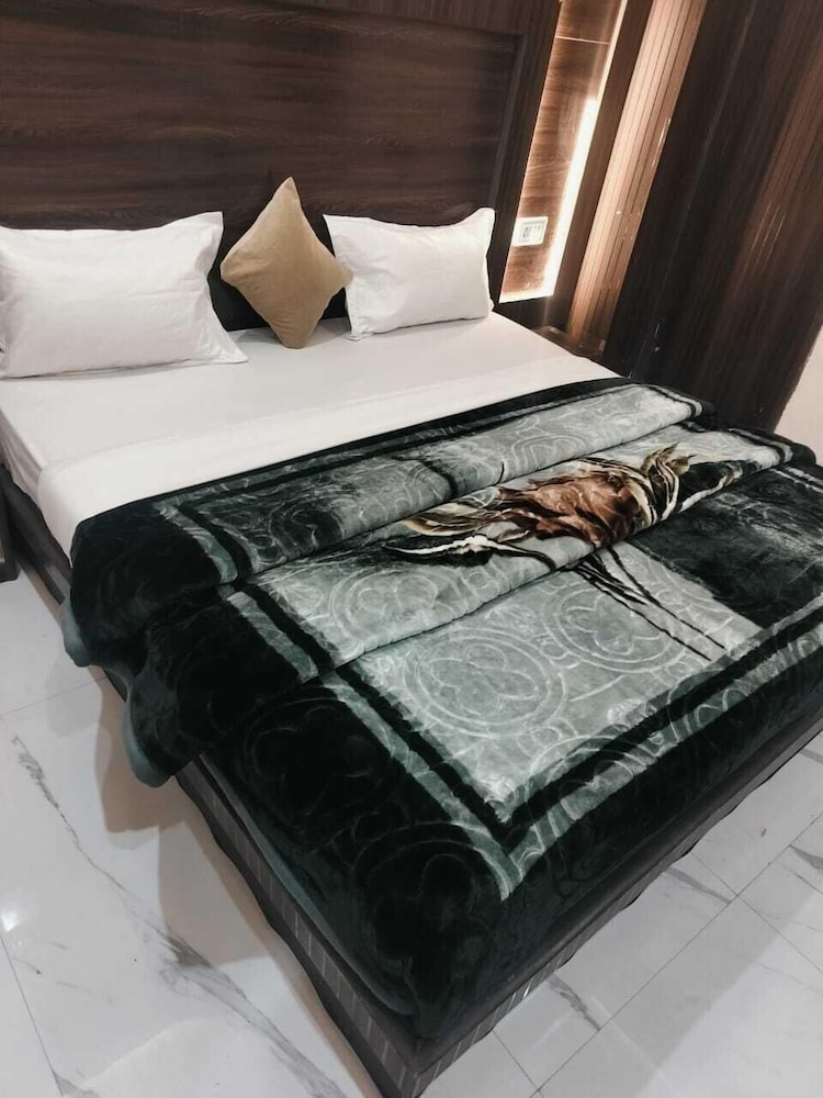 Shri Mohini Kunj Hotel Vrindavan