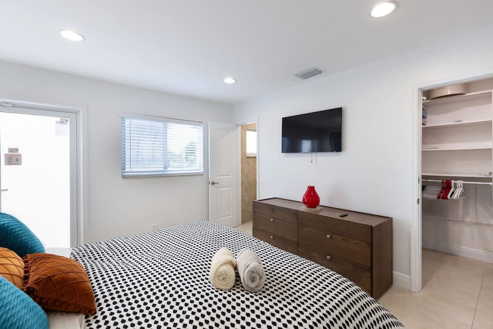 Welcome to Your Fort Lauderdale Retreat 2bed 2bath