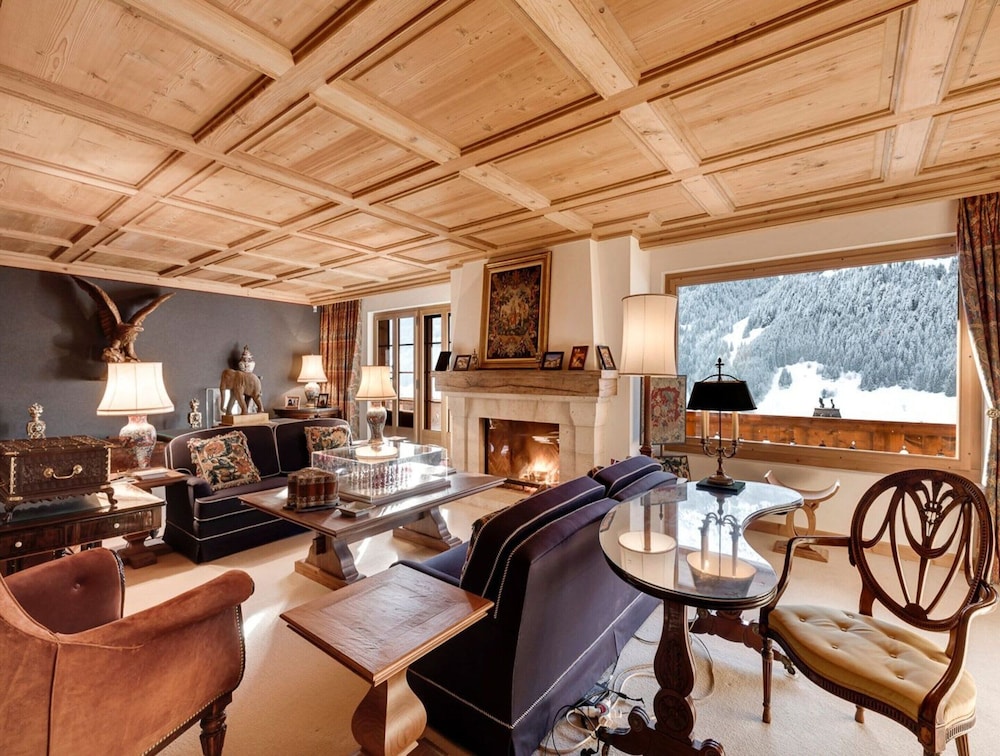 Beautiful Alpine Luxury Flat in Rougemont