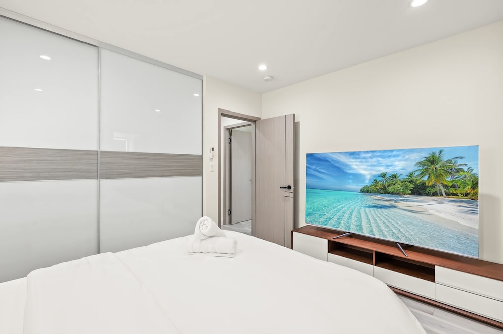 Stylish New Home Bright Modern Fully Stocked