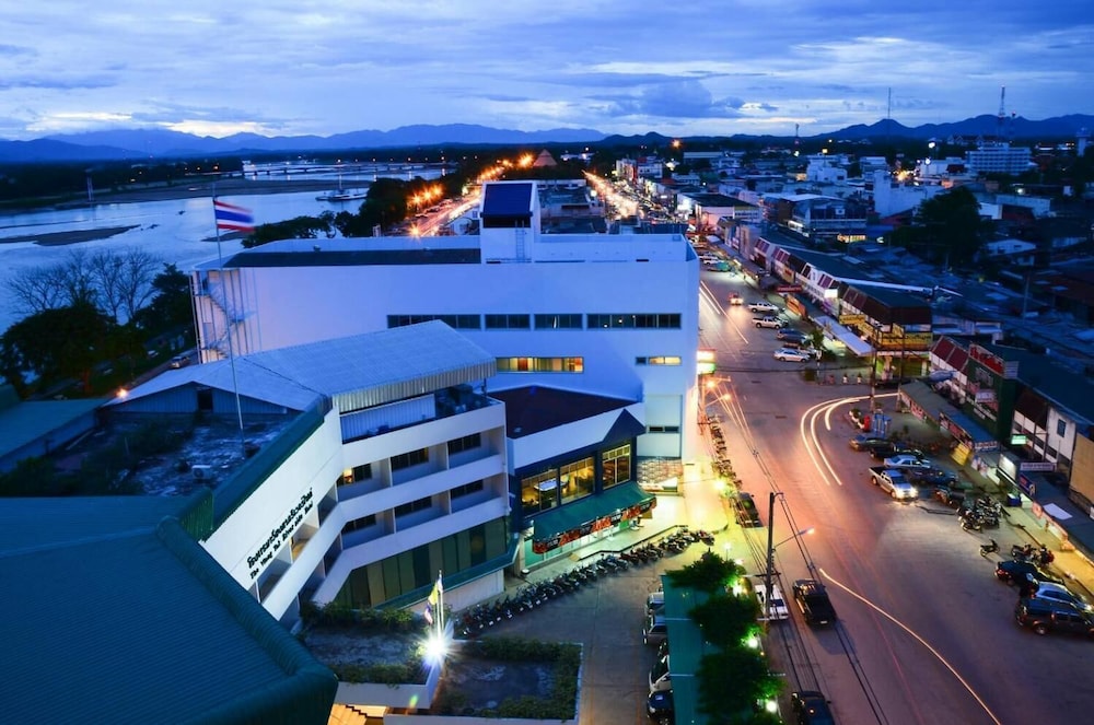 The Viangtak Riverside Hotel