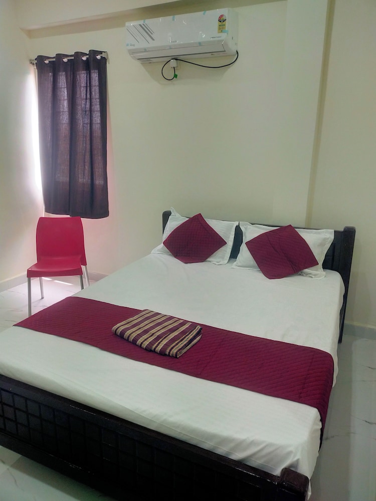 SRI NAVANEETHA KRISHNA MAHAL & RESIDENCY