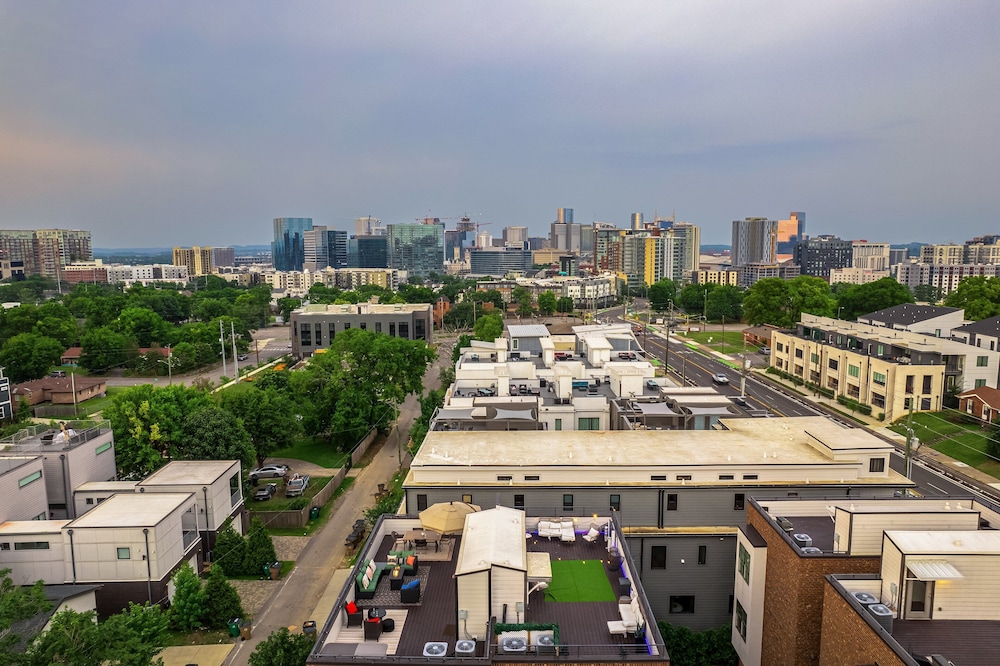 Melodic Skyline - Rooftop Views - 12th S District