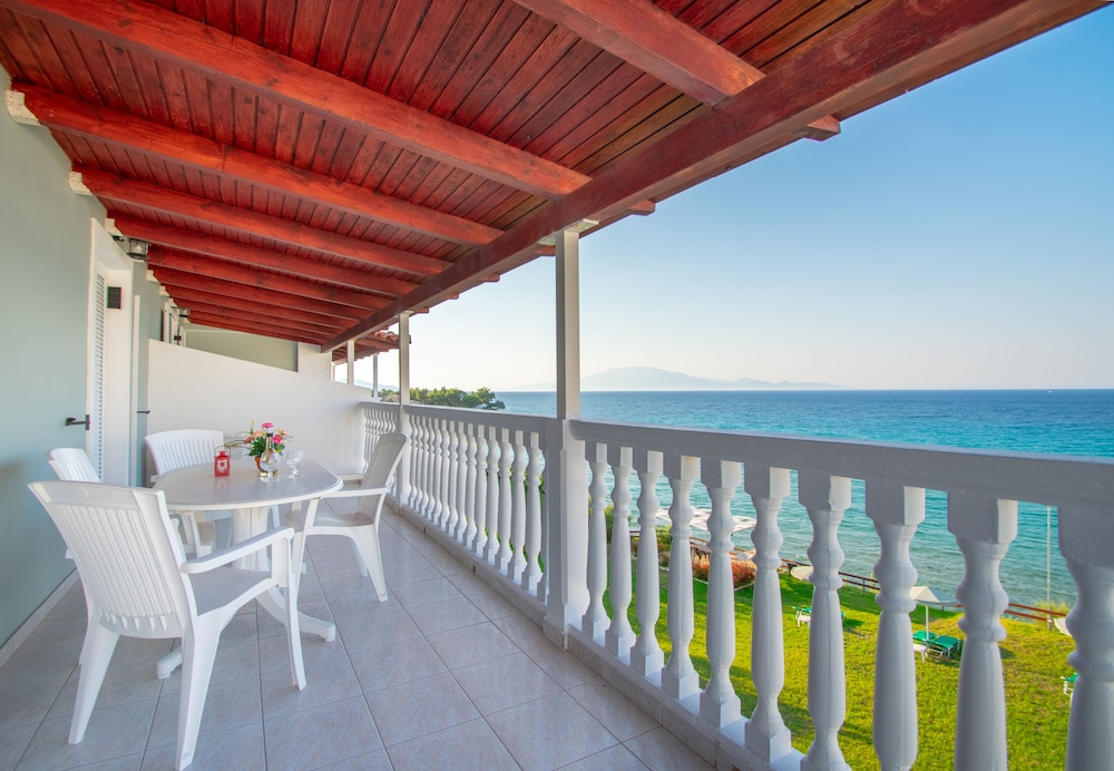 Baywatch Apartments photo 4