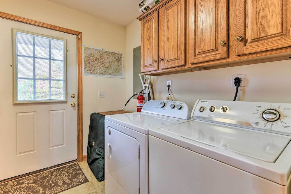 Pet-friendly Home w/ Deck + Mountain Views! view 4