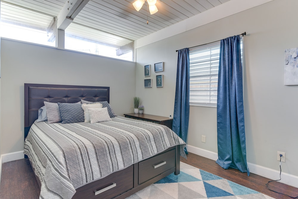 Walk to Beach: Galveston Vacation Rental!