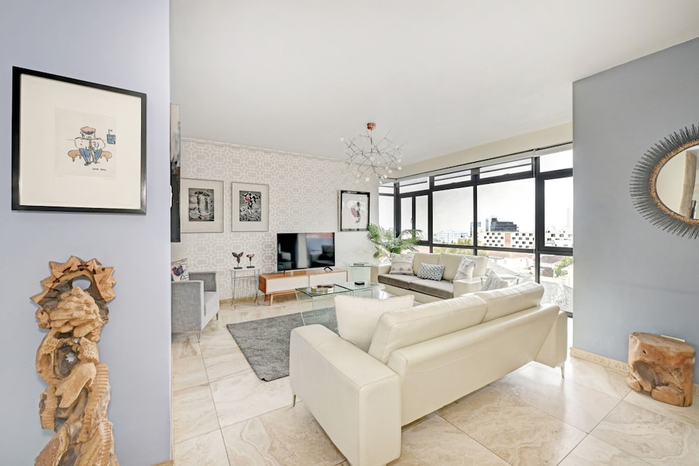 2 Bed Bantry Bay City and Sea View 100m to Beach