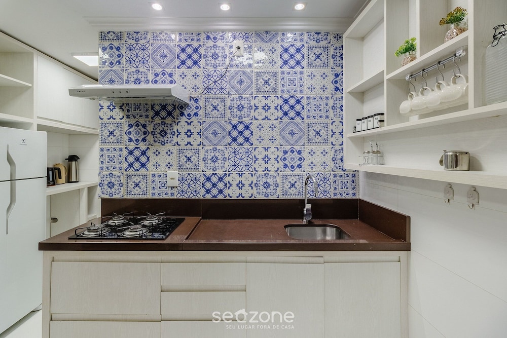 Spacious apt Winternal Fireplace in Gramado Avp105
