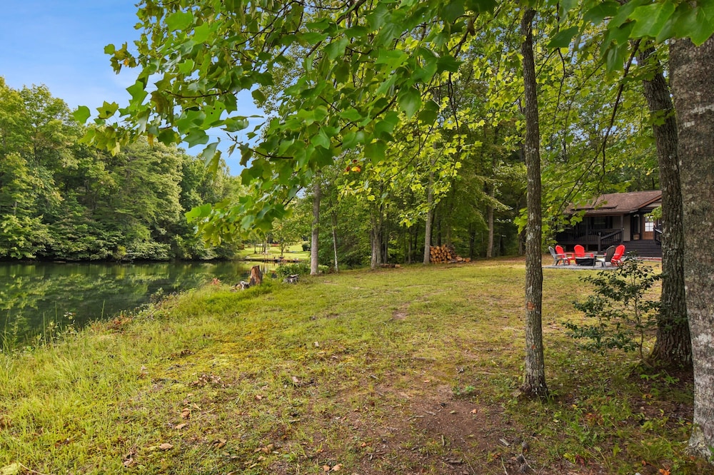 Cozy Cove Escape - Lakeside Retreat 3 Bedroom Cabin