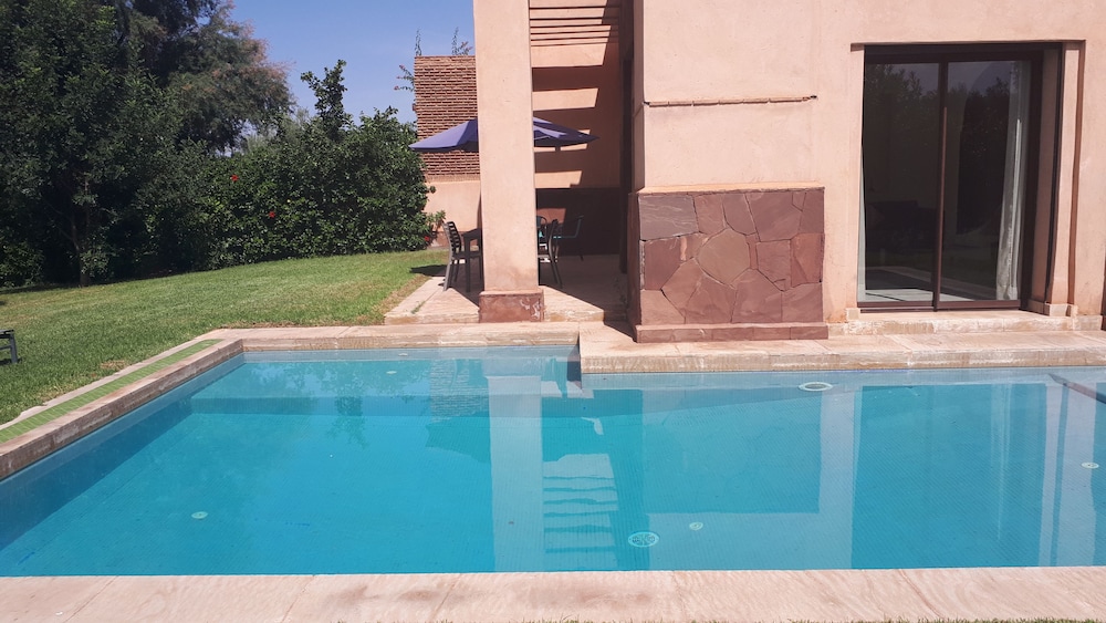 Apple Villa 33