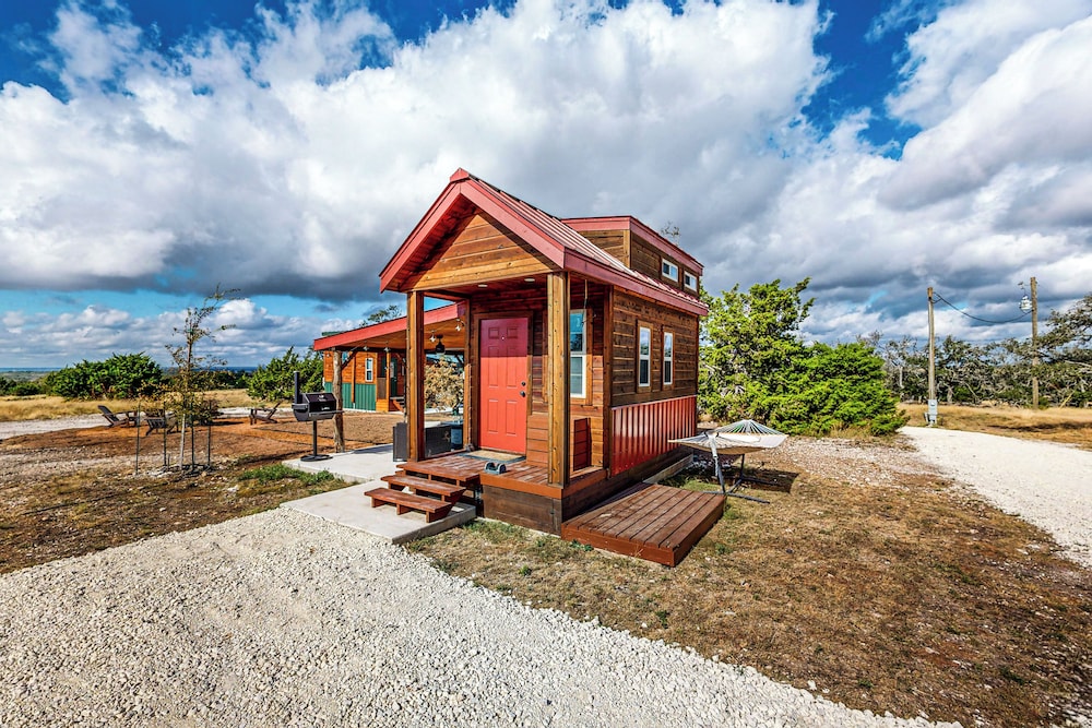 Charming Studio Cabin on the Ranch