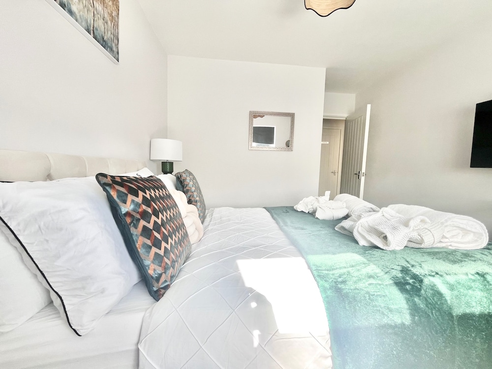 House - Sleeps 12 - Hot tub - Pool Table - Parking