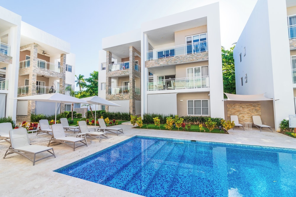 Modern 2BR Apartment - Paseo del Mar