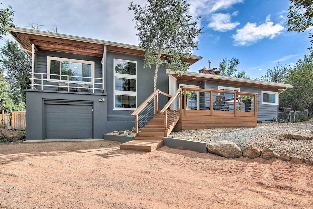 Charming Colorado Springs Getaway w/ Hot Tub! view 3