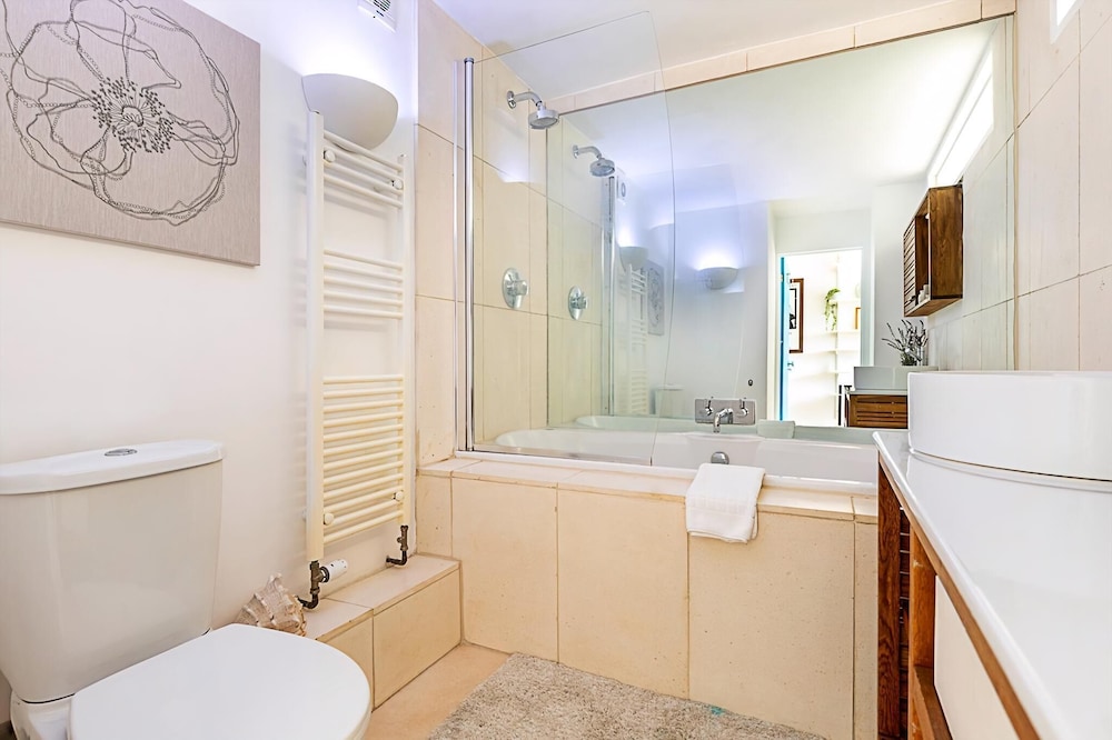 Bright Flat For 2 in Dartmouth Park