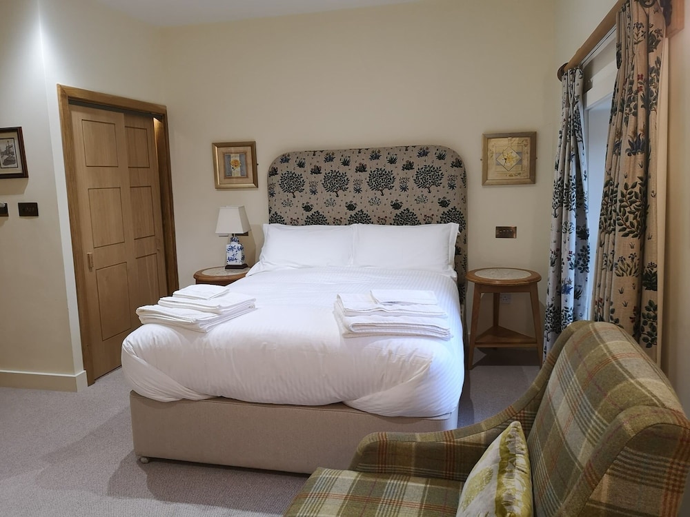 The Fleece Inn view 3