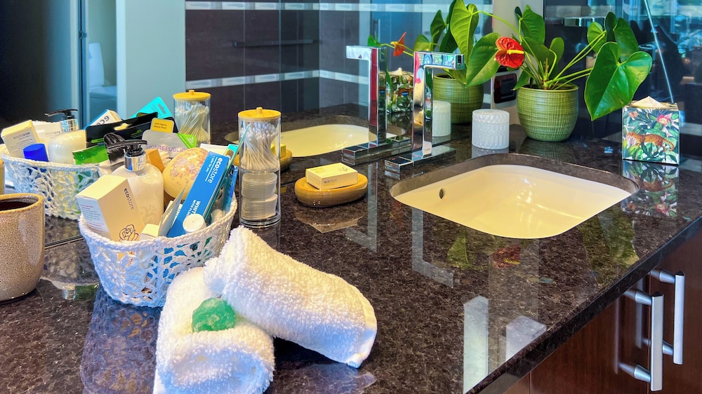 Exclusive Suite - Ocean Views & Beach