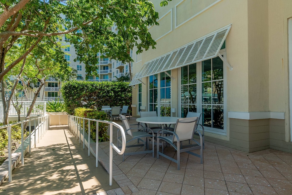 309n Sunrise Suite1 Bedroom, Pools, Jacuzzi, Beach, Shops & Dog Friendly
