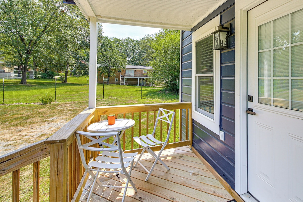 Lake Hamilton Retreat w/ Kayaks & Spacious Yard!