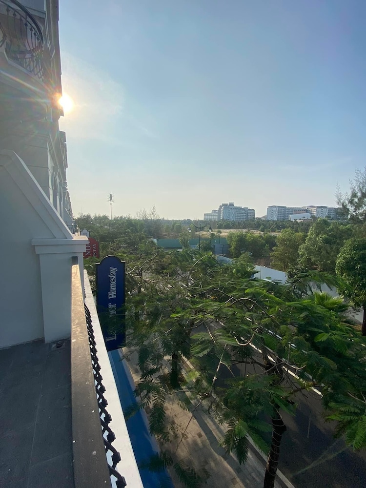 UY LONG HOMESTAY