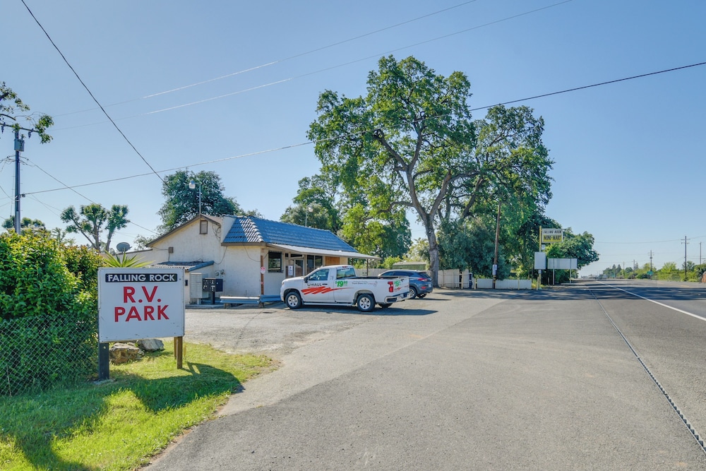 Studio 2 Mi to Feather River: Bring Your Pet!