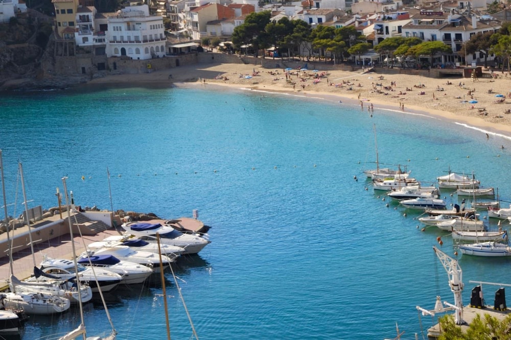 Rosamar in Llafranc With 3 Bedrooms and 2 Bathrooms
