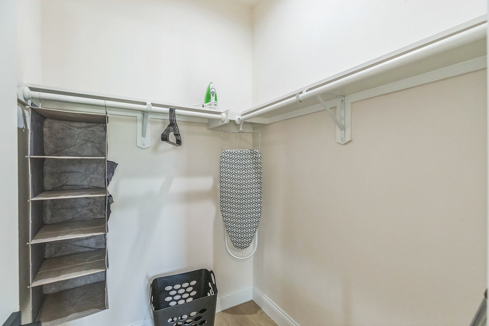 Houston Cozy Retreat 3br 3ba Downtown Views 3 Bedroom Duplex