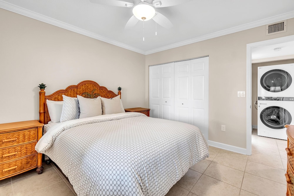 Land's End 11-306 Beach Front - Premier