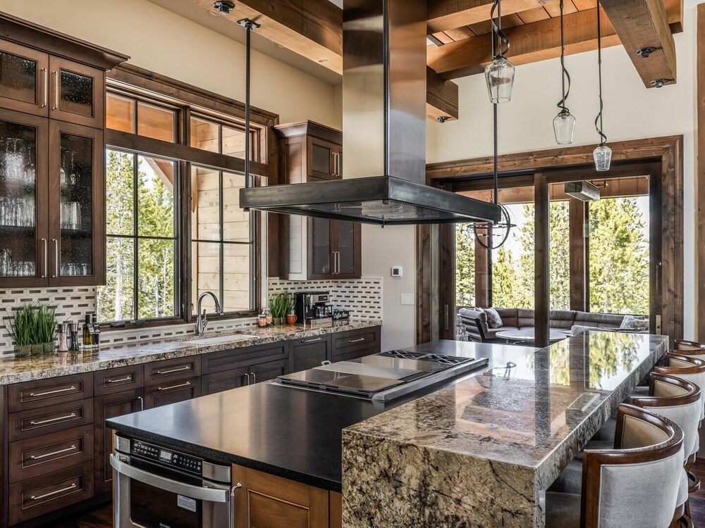 7 Renegade Rd 6 Bedroom Home by Moonlight Basin Lodging view 2