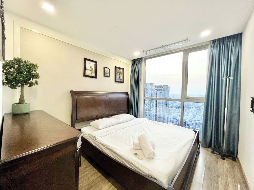 Apartment Landmark 81 by Urban Home