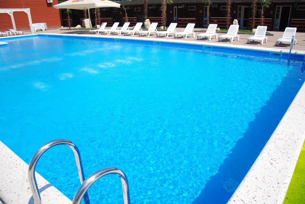 Peak Season Hotel