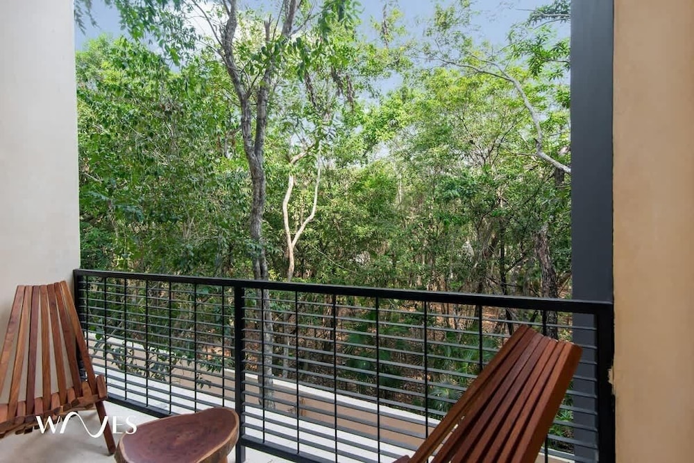 Spacious 3 Br. W/private Pool Exclusive Gym