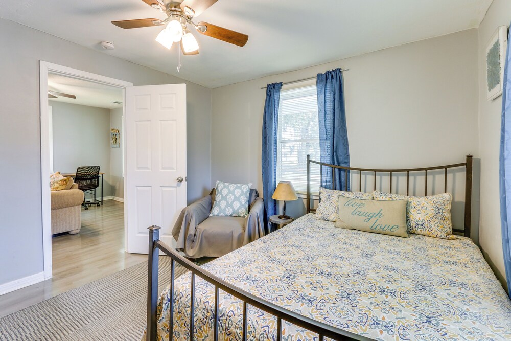 Beachy Home in Heart of Beaufort w/ Pool Access