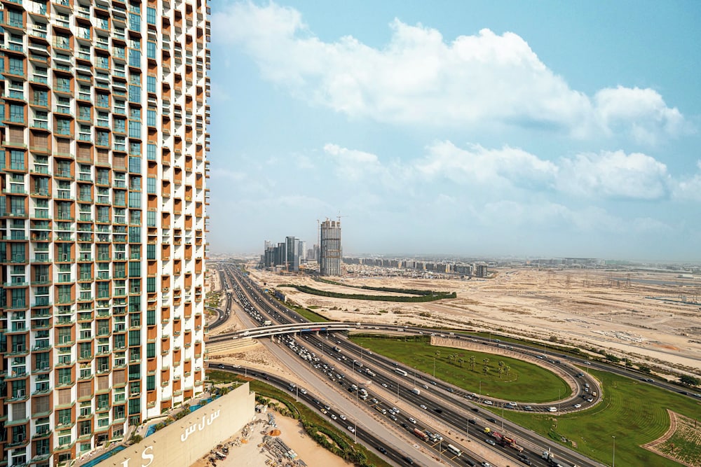 Nobles Suites by Hostiva - City View